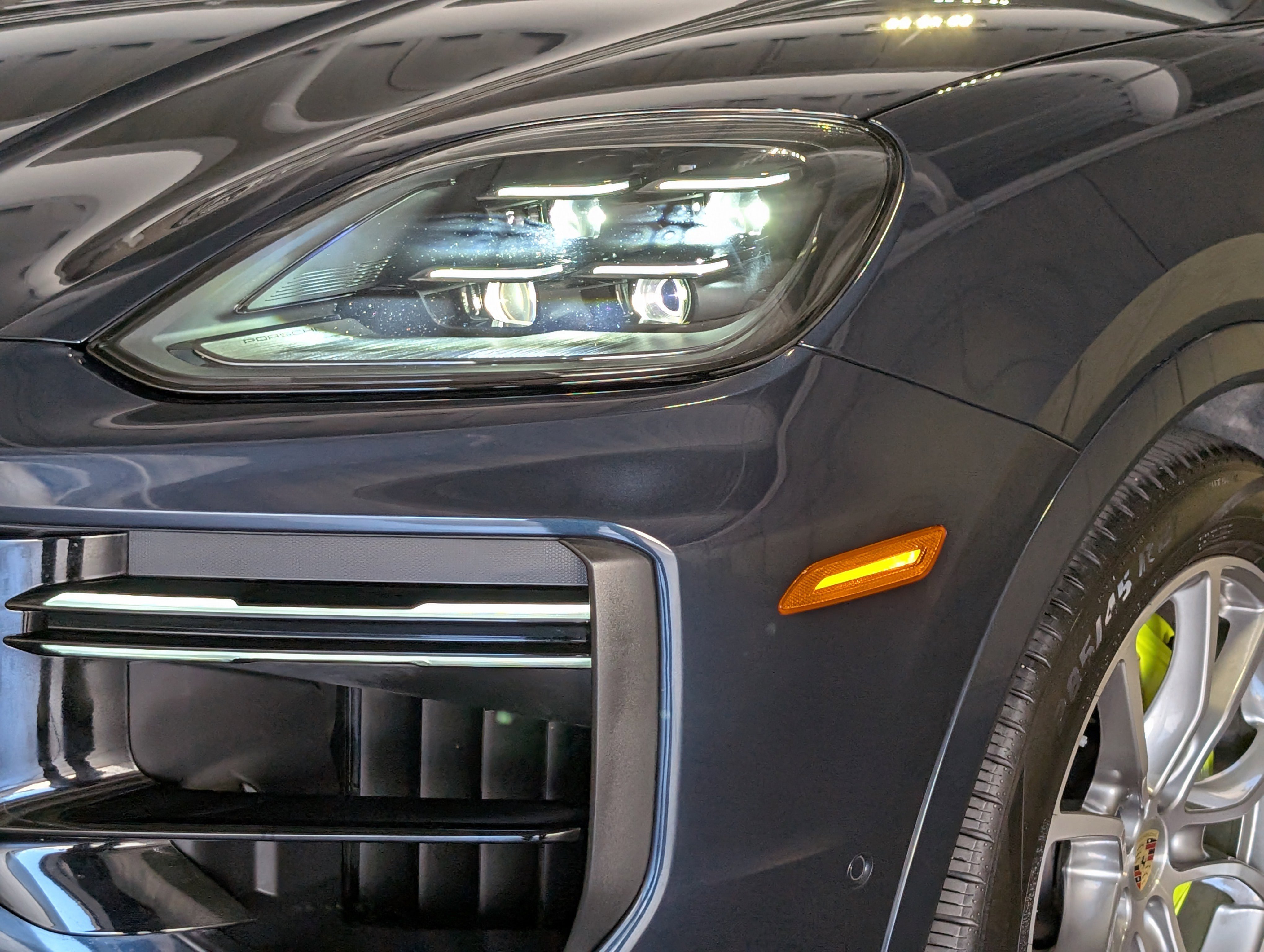 Certified 2024 Porsche Cayenne Turbo AWD/4WD image 40