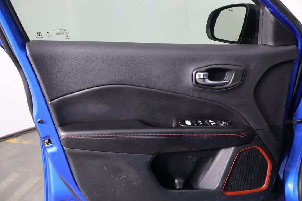 Used 2018 Jeep Compass Trailhawk w/ Cold Weather Group image 19