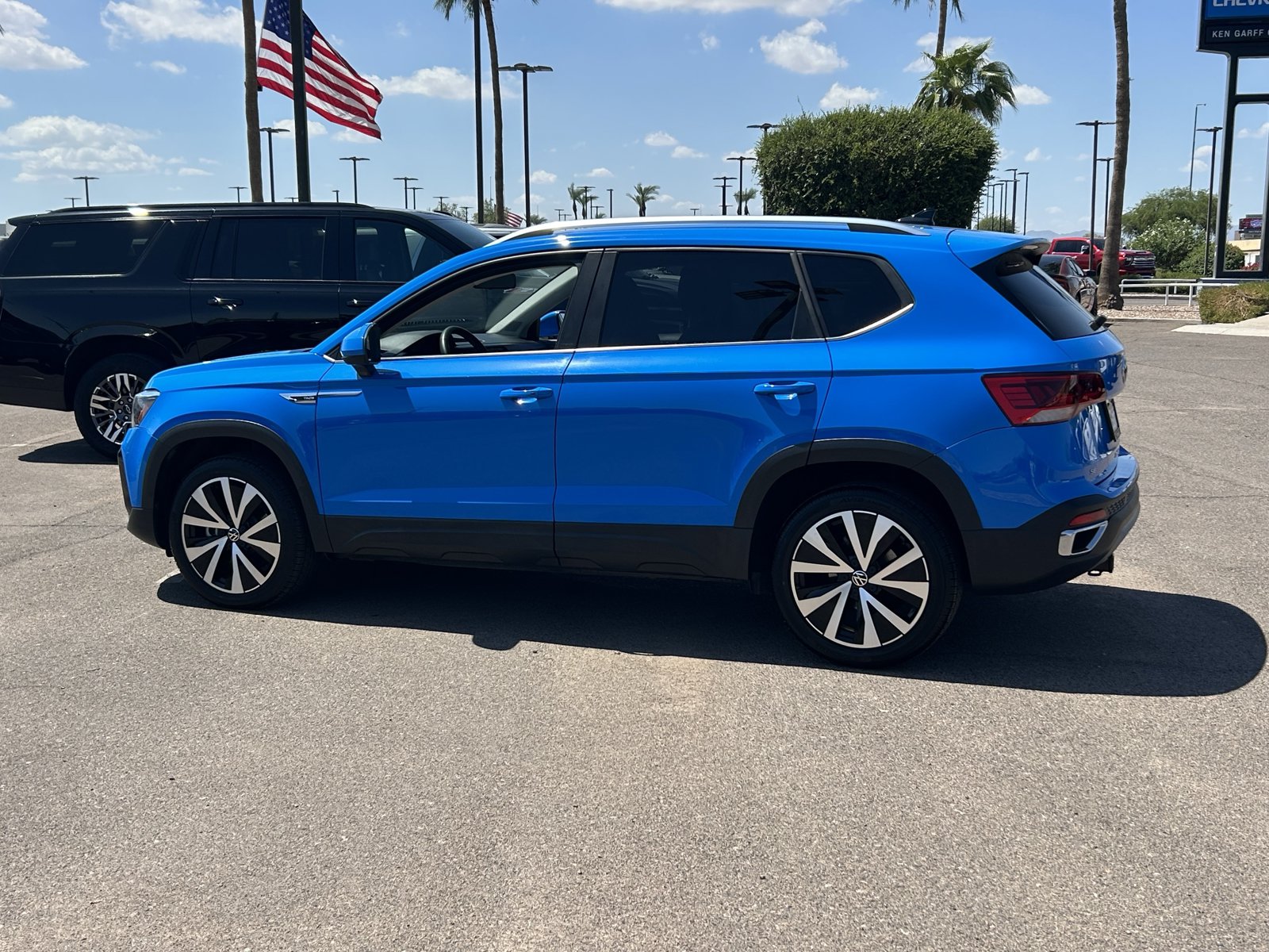 Used 2022 Volkswagen Taos SE FWD image 3