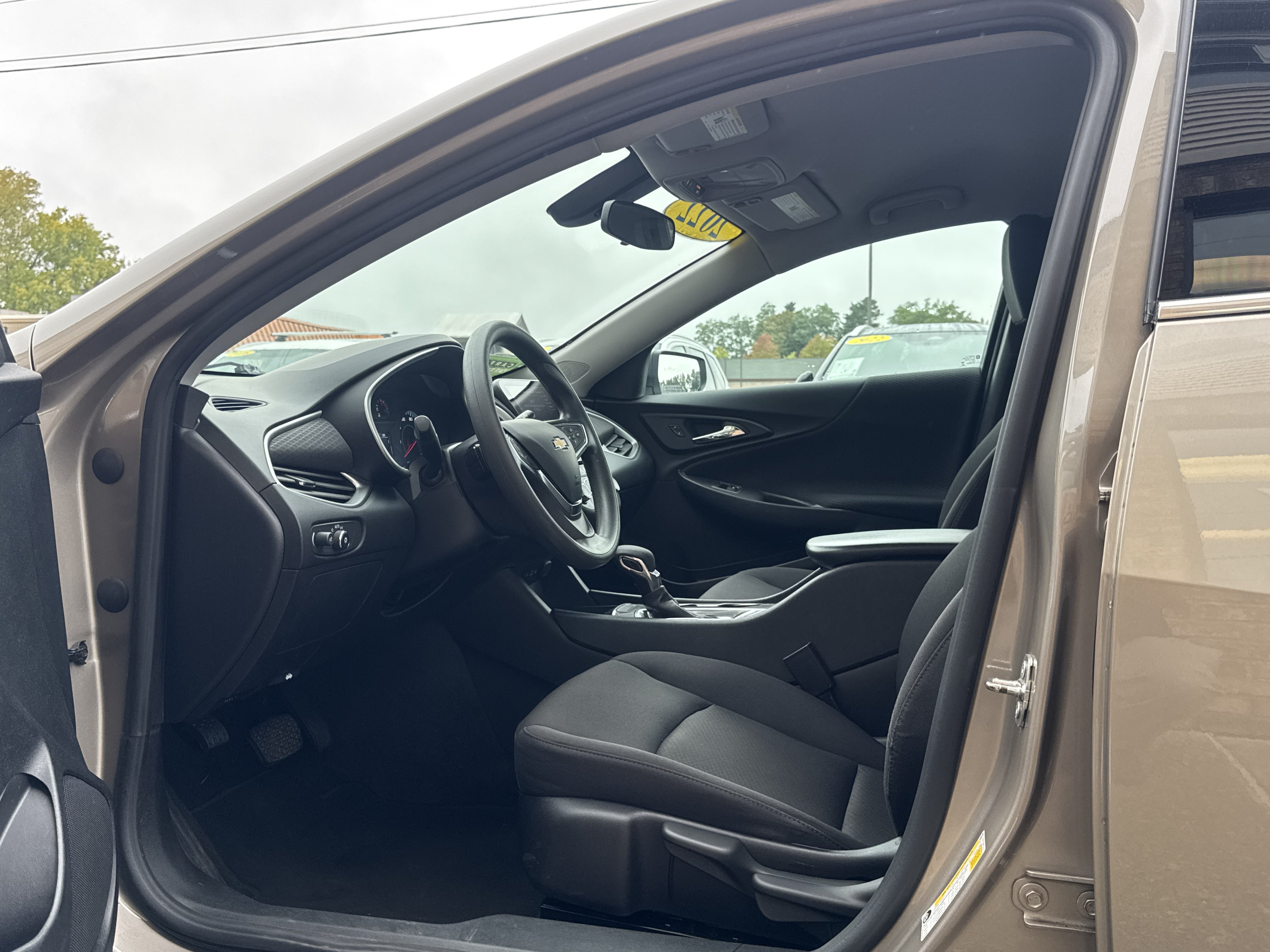 Used 2022 Chevrolet Malibu LS FWD image 9