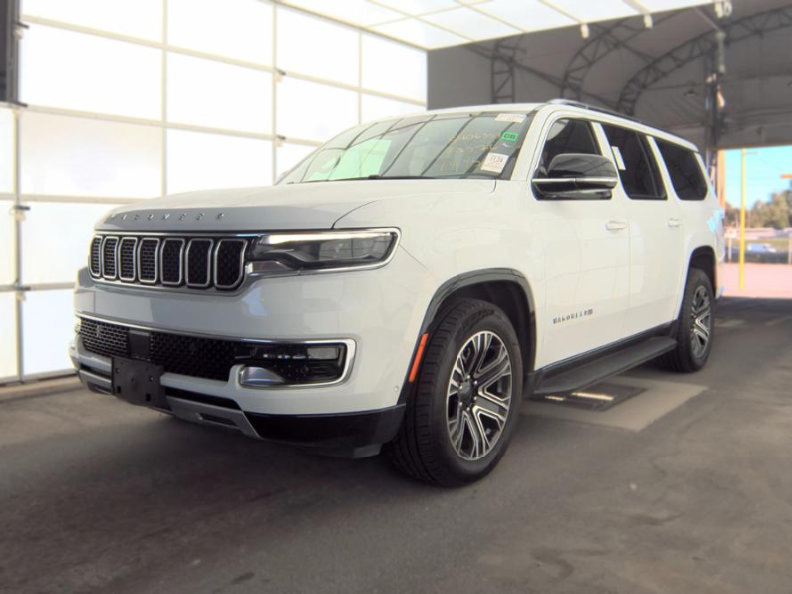 Used 2024 Jeep Wagoneer L Series II AWD/4WD image 3