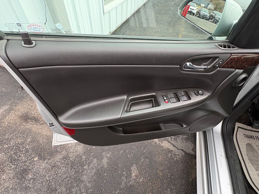 Used 2014 Chevrolet Impala LT w/ LT Sunroof Package image 7