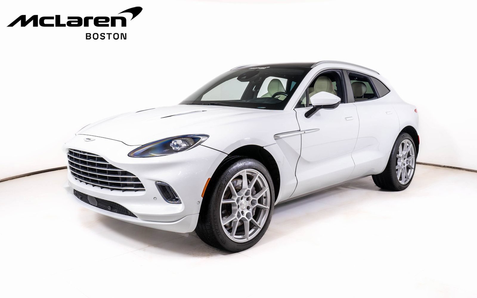 Used 2022 Aston Martin DBX AWD/4WD image 1
