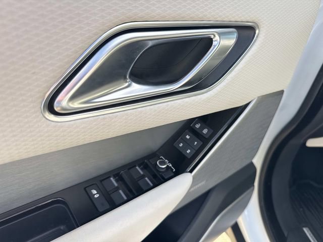 Used 2022 Land Rover Range Rover Velar R-Dynamic S image 19