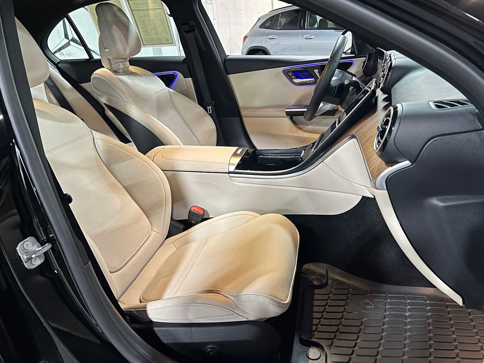 Used 2025 Mercedes-Benz C 300 4MATIC Sedan image 12