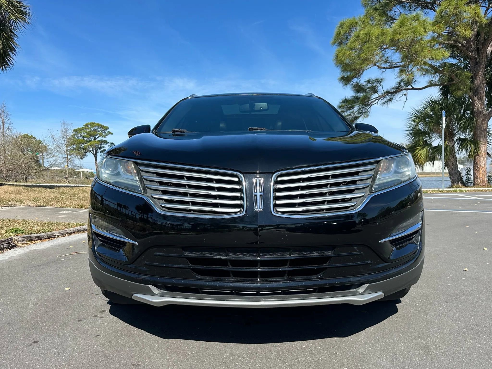 Used 2017 Lincoln MKC Select image 3