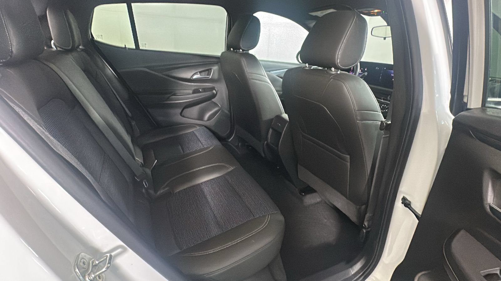 Used 2024 Buick Envista Preferred w/ Convenience I Package FWD image 32