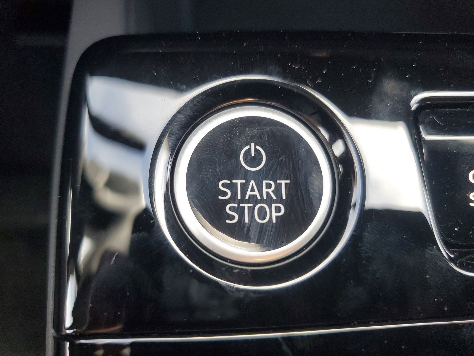 New 2025 Audi Q6 e-tron Premium Plus AWD/4WD image 28