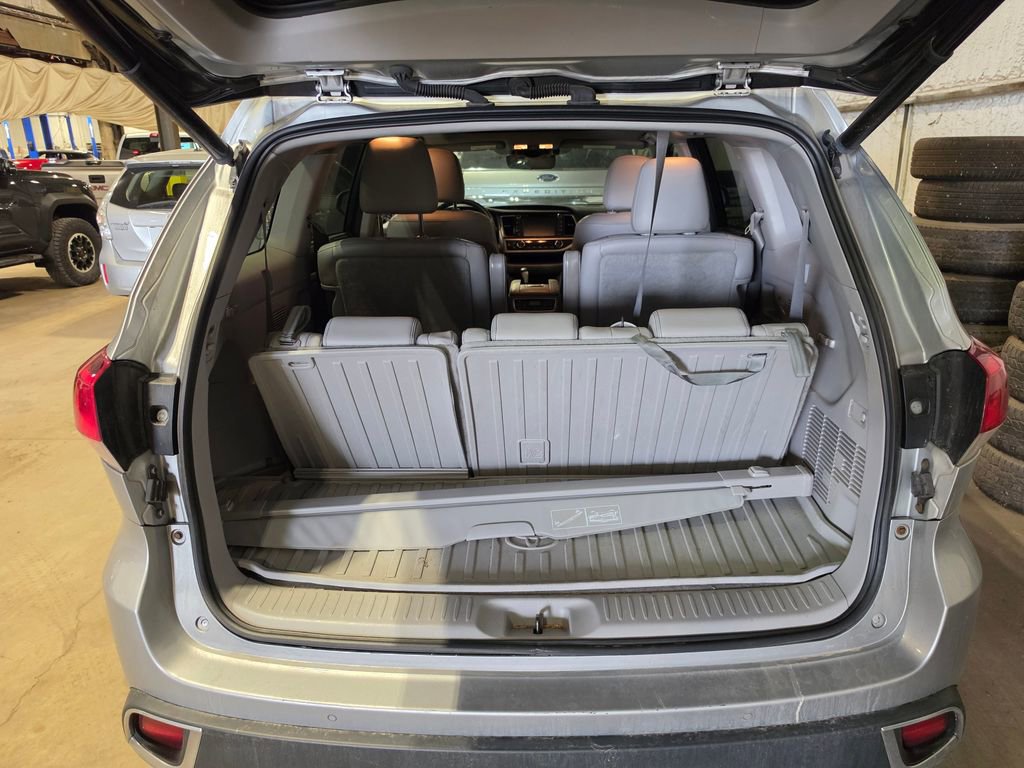 Used 2017 Toyota Highlander Limited Platinum AWD/4WD image 8