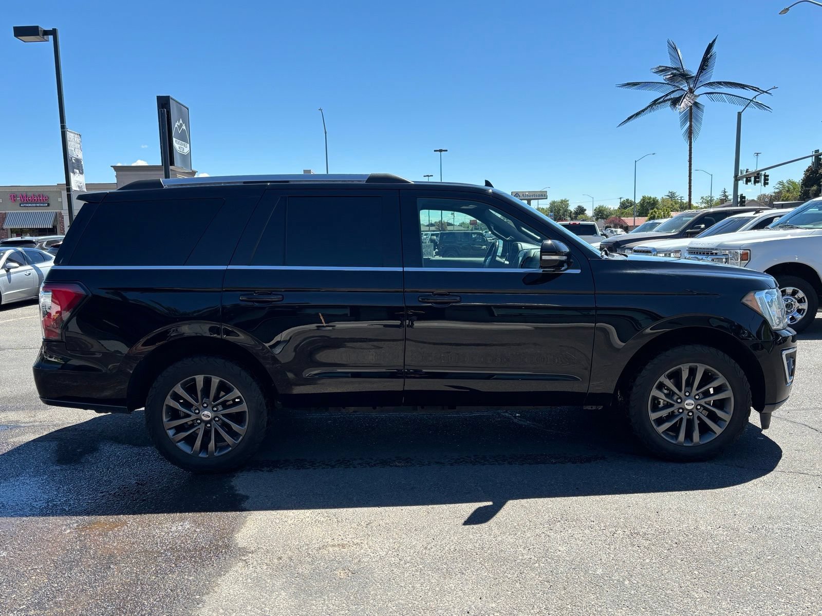 Used 2020 Ford Expedition Limited AWD/4WD image 5