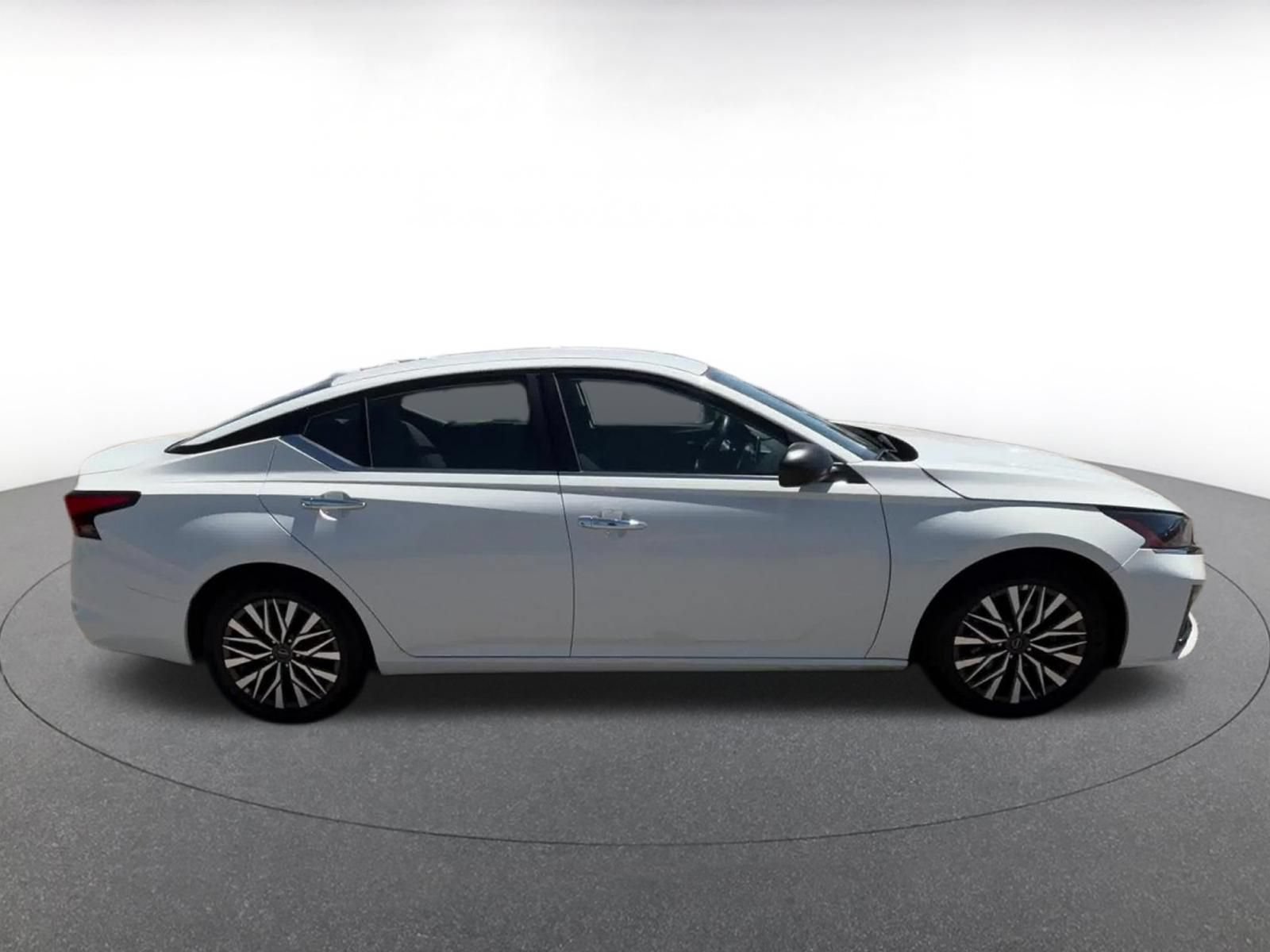 Used 2025 Nissan Altima 2.5 SV FWD image 16