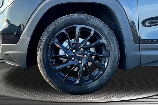Used 2023 GMC Terrain SLE w/ Elevation Edition AWD/4WD image 33