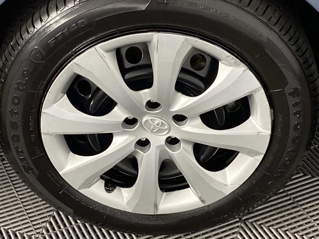 Used 2025 Toyota Corolla LE FWD image 29