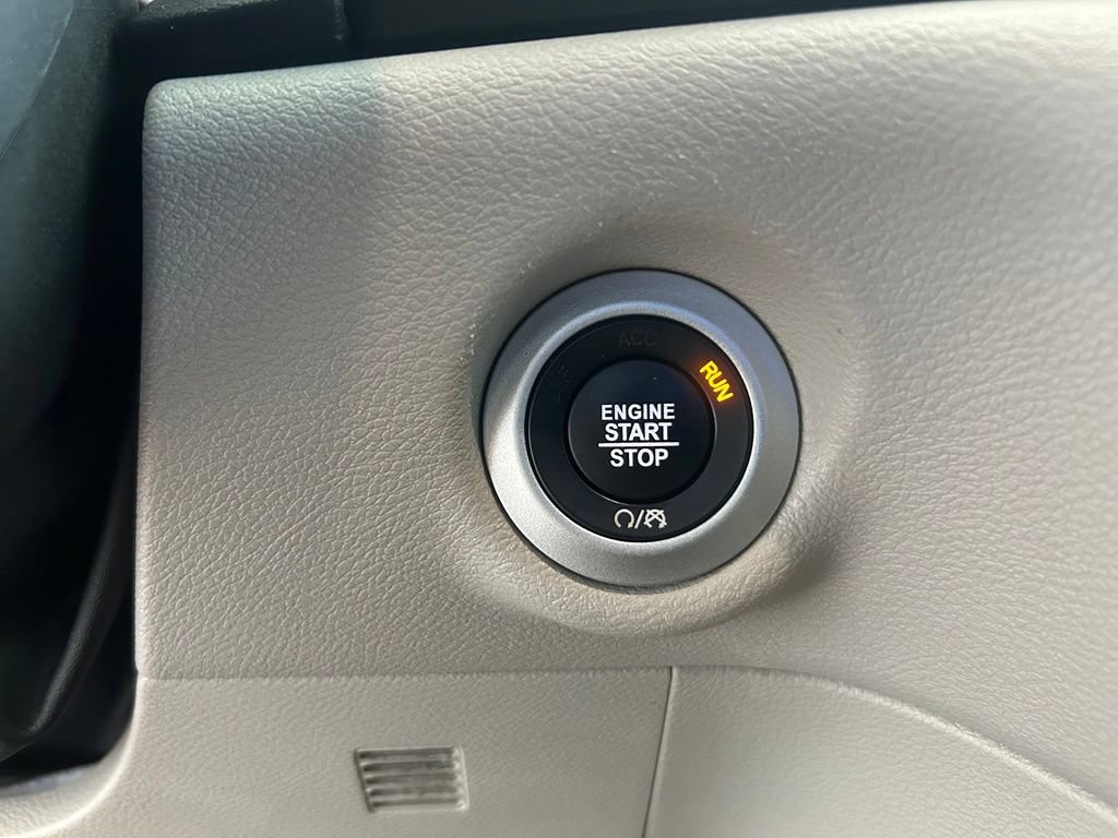 Used 2024 Chrysler Pacifica Touring-L FWD image 45