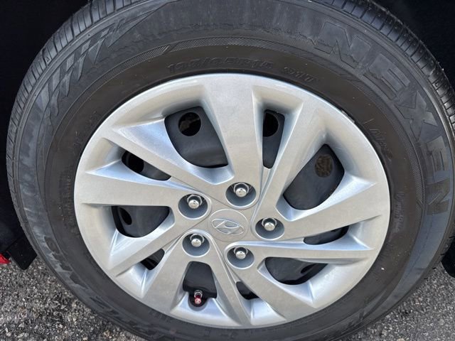 Used 2020 Hyundai Elantra SE image 12