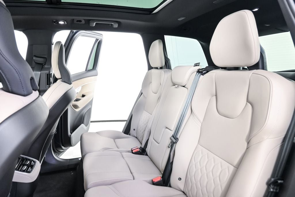 Certified 2026 Volvo XC90 B6 Plus w/ Protection Package Premier AWD/4WD image 23