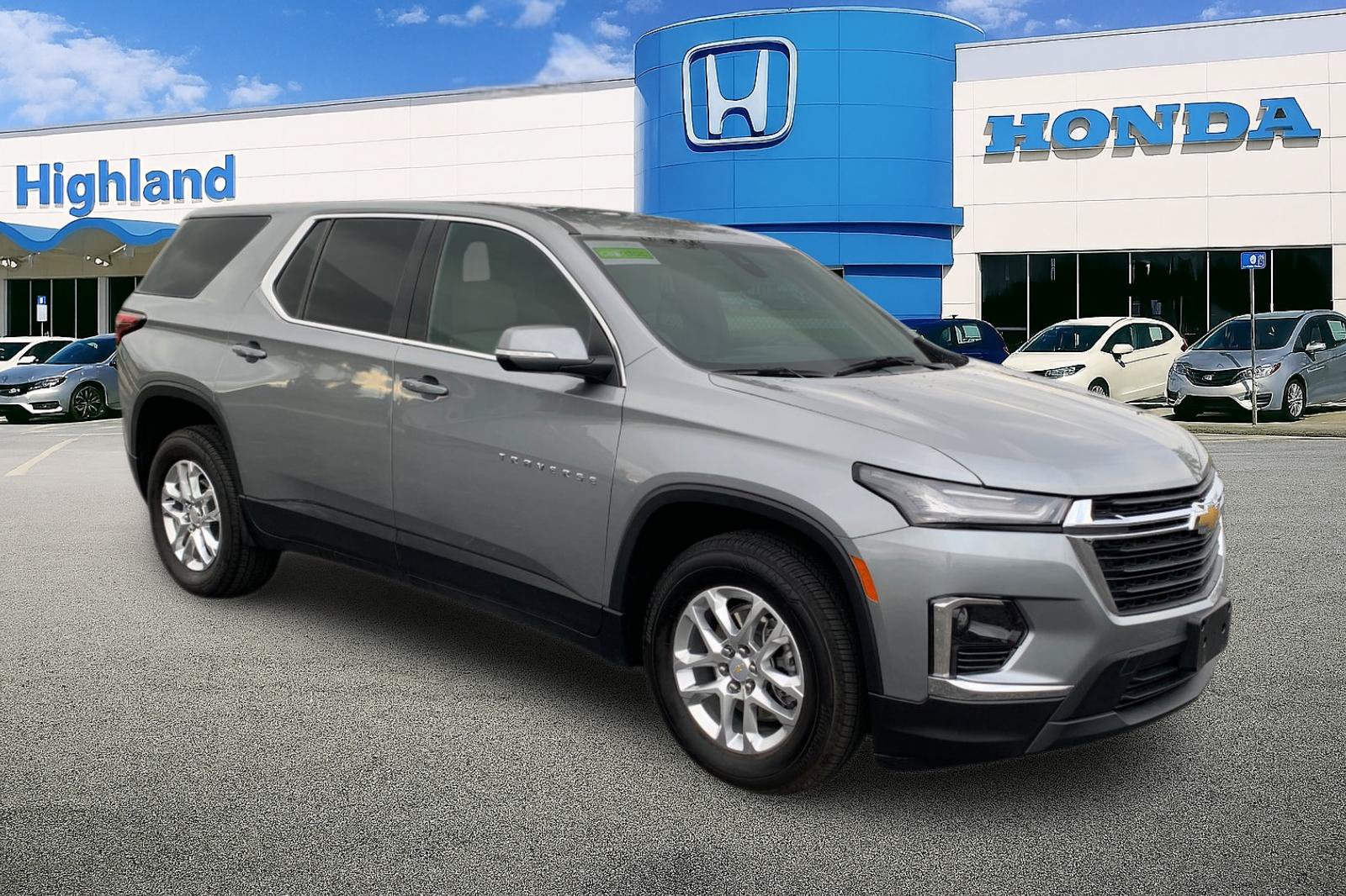 Used 2023 Chevrolet Traverse LS w/ Safety Package AWD/4WD image 7
