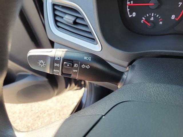 Used 2022 Hyundai Accent SEL FWD image 25