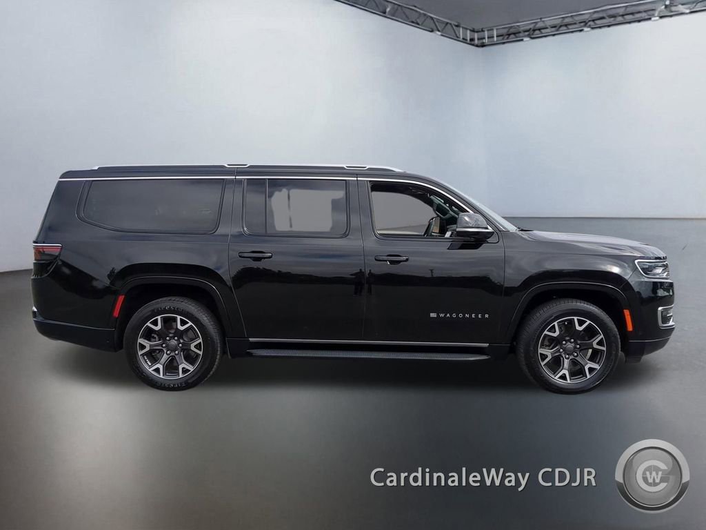 Used 2023 Jeep Wagoneer L Series III w/ Preferred Equipment Group image 3