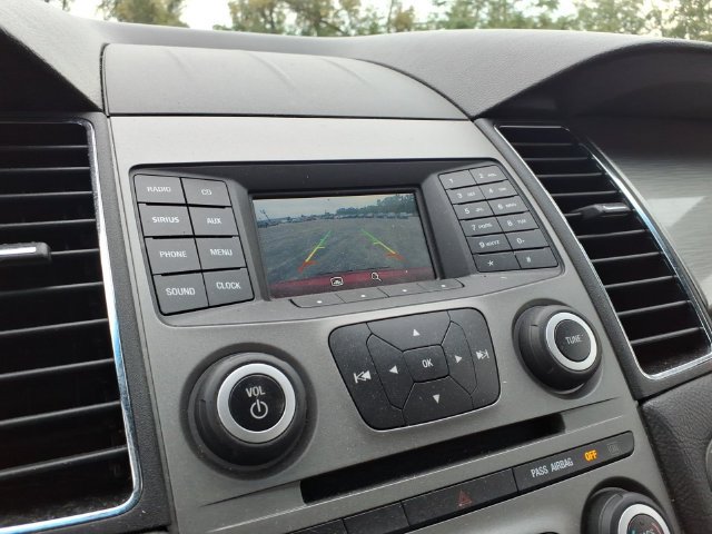 Used 2016 Ford Taurus SEL FWD image 18