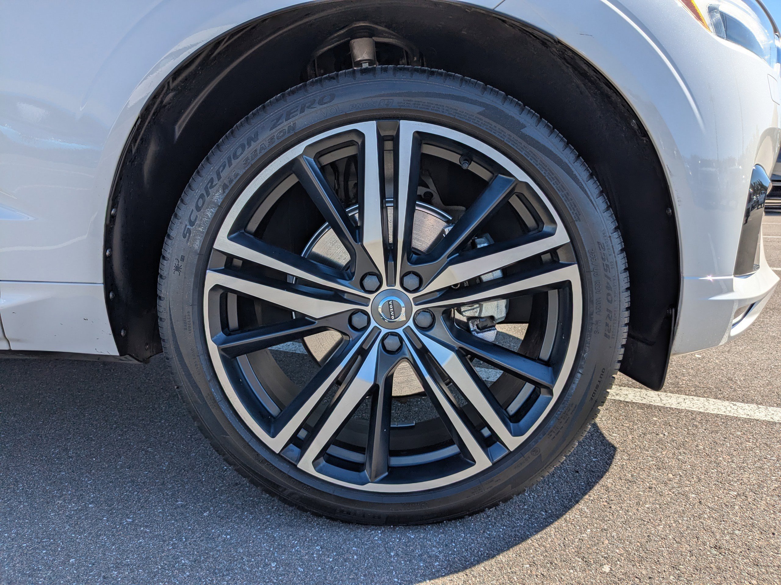 Used 2020 Volvo XC60 T5 R-Design w/ Protection Package Premier image 11