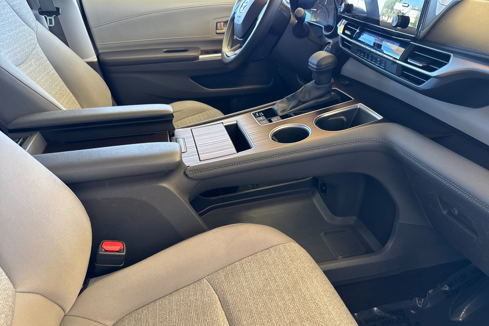 Certified 2024 Toyota Sienna LE AWD/4WD image 21