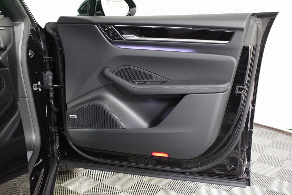 Used 2025 Porsche Macan Electric image 37