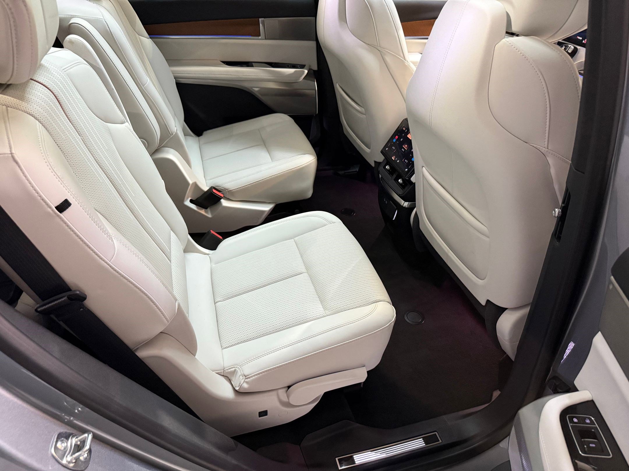 New 2026 Cadillac Vistiq Sport w/ LPO, Floor Liner Package image 52