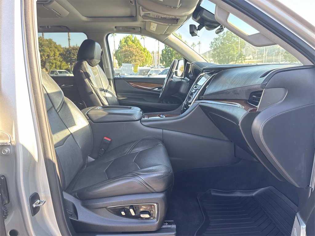 Used 2020 Cadillac Escalade Luxury image 23