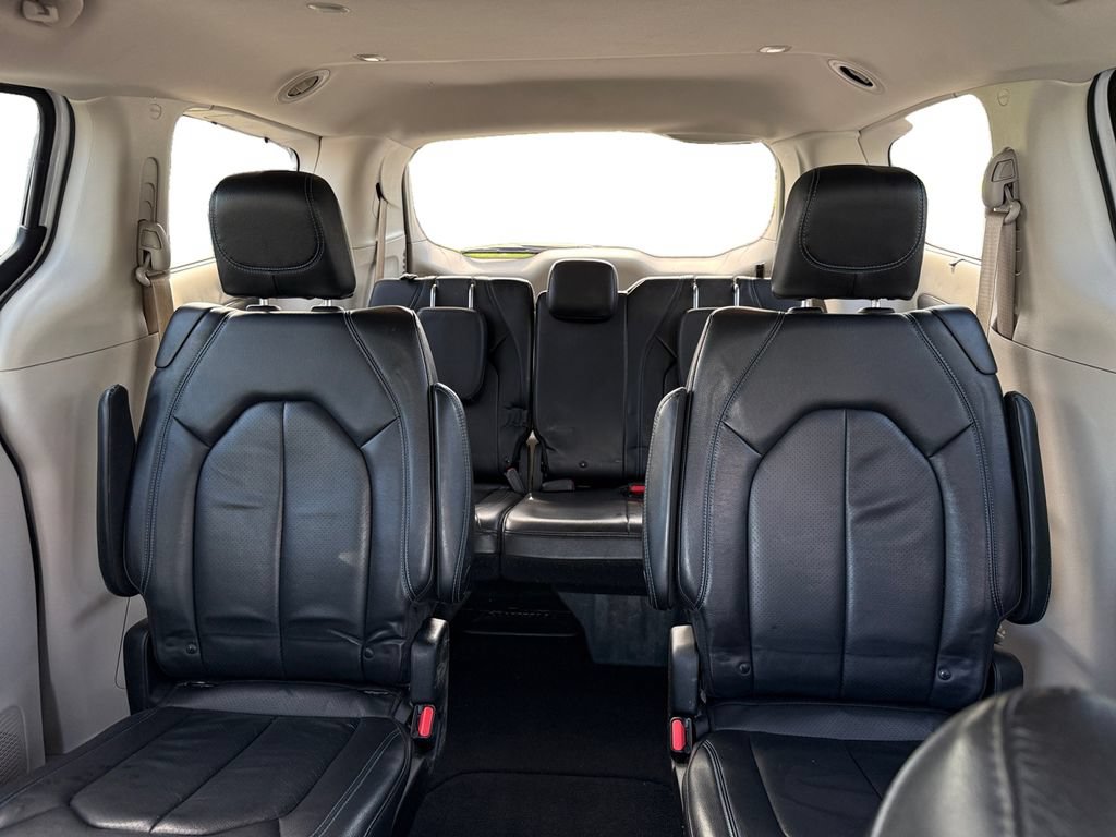 Used 2021 Chrysler Pacifica Touring-L FWD image 15