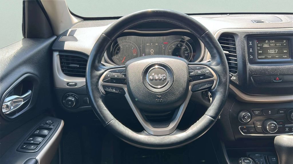 Used 2018 Jeep Cherokee Latitude w/ Altitude Package AWD/4WD image 23