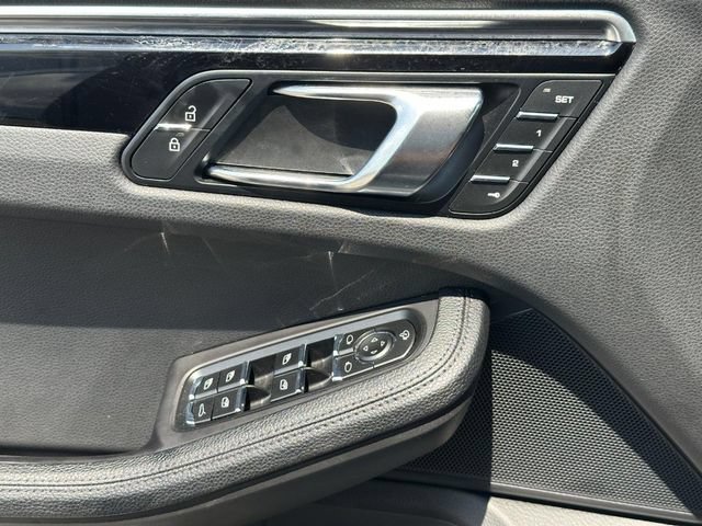 Used 2024 Porsche Macan AWD/4WD image 31