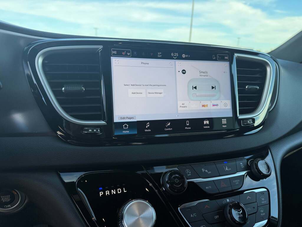 New 2026 Chrysler Voyager LX image 33