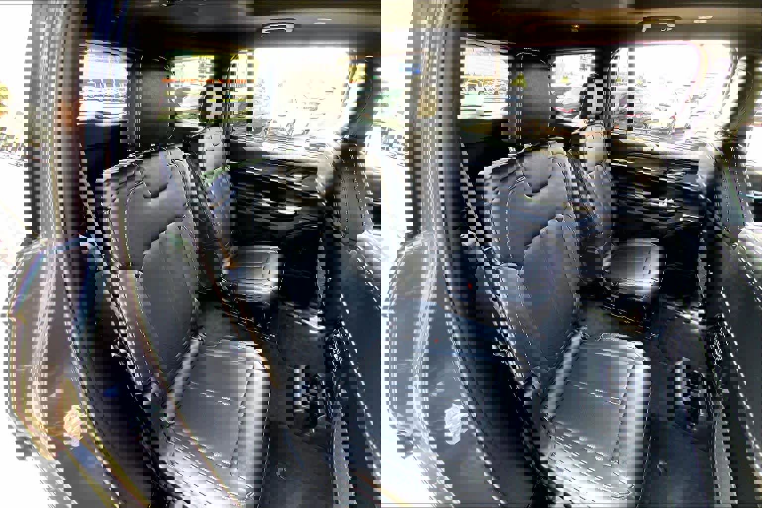 Used 2025 Jeep Grand Cherokee L Limited w/ Luxury Tech Group II AWD/4WD image 19