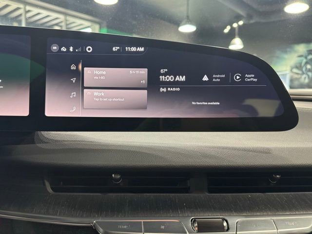 Used 2024 Lucid Air Touring image 28