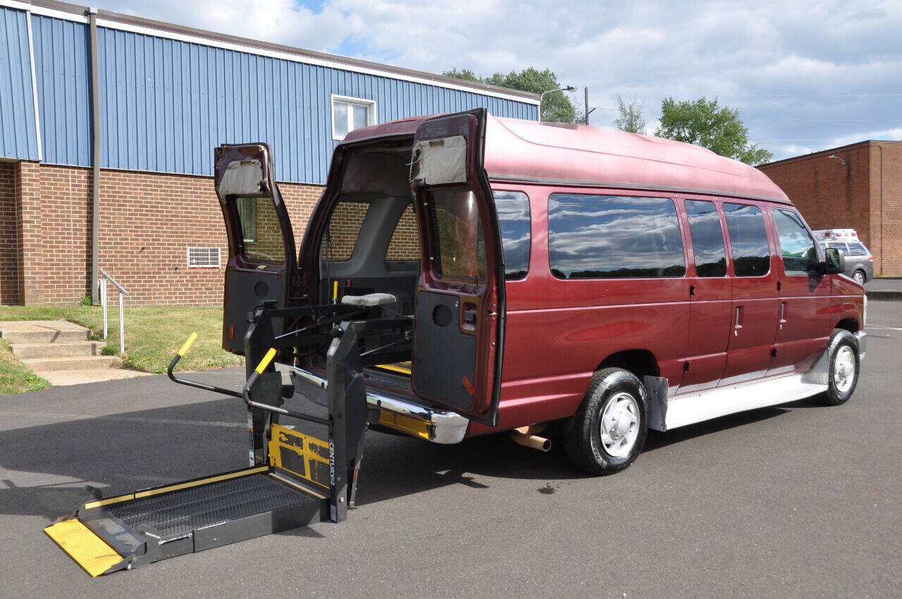 Used 2010 Ford E-350 and Econoline 350 XL RWD image 2