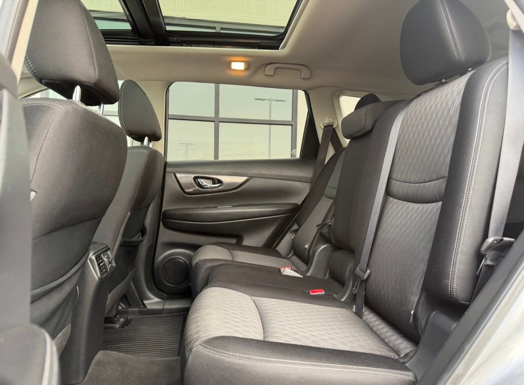 Used 2018 Nissan Rogue SV w/ Sun & Sound Touring Package image 20