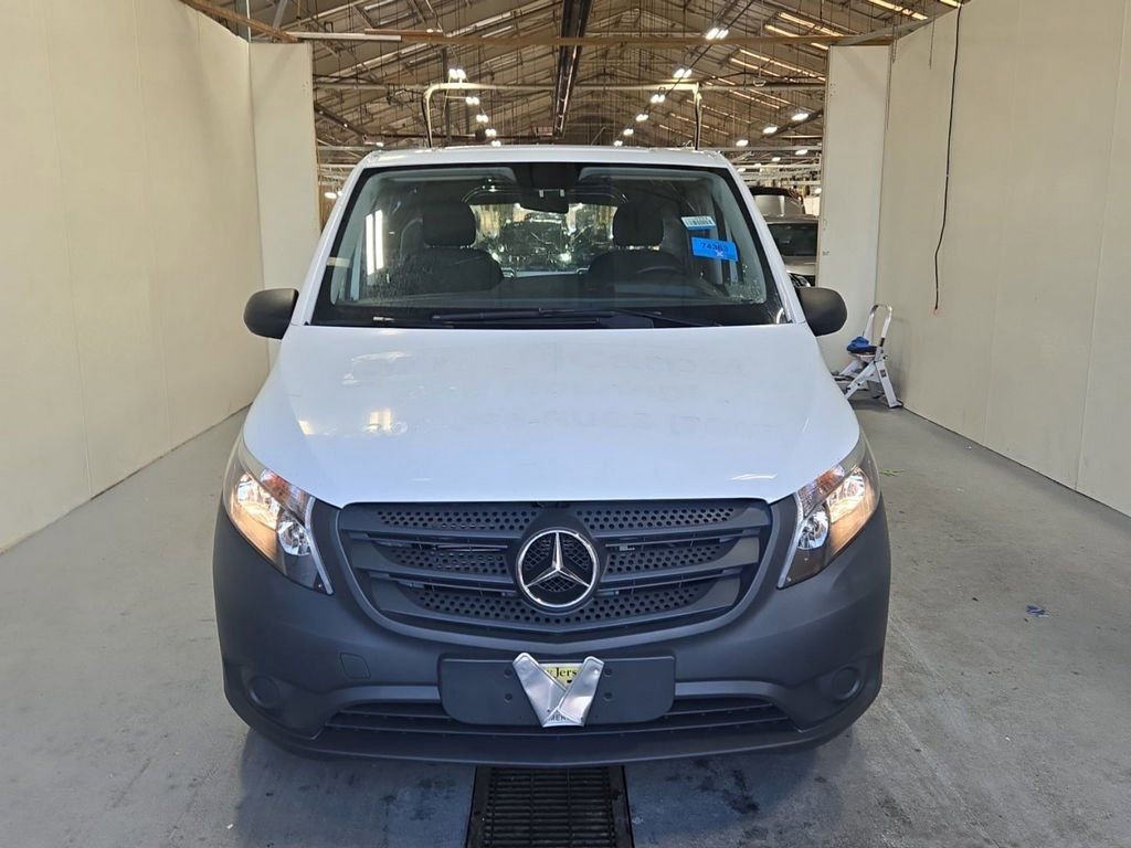 Used 2022 Mercedes-Benz Metris image 2