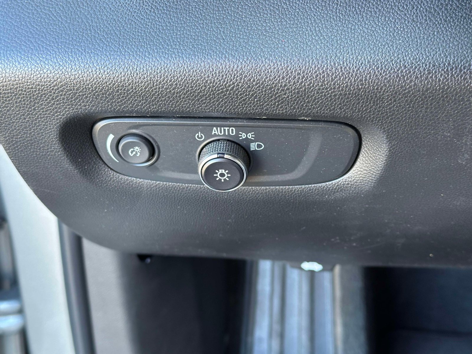 Certified 2023 Chevrolet Traverse LT w/ LT Premium Package image 22