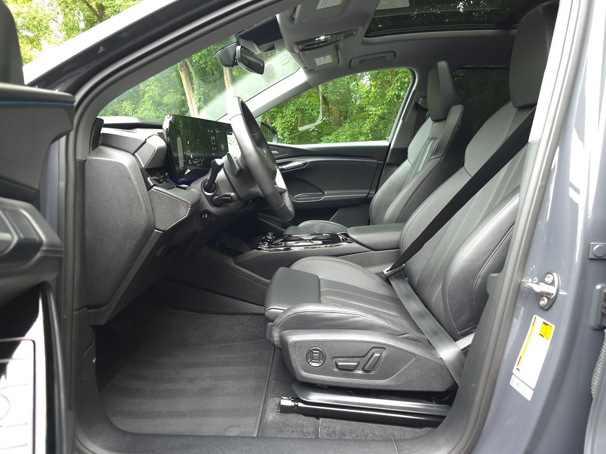 Used 2025 Audi Q6 e-tron Premium Plus w/ Premium Plus AWD/4WD image 12