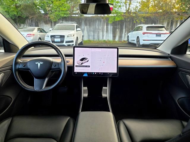 Used 2019 Tesla Model 3 Standard Range Plus image 11