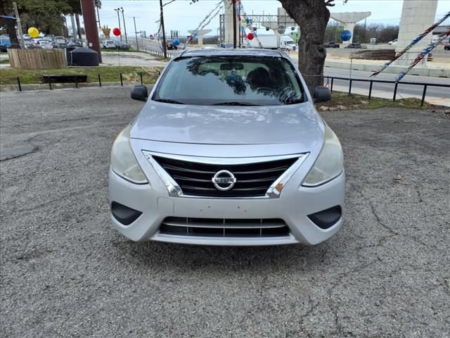 Used 2015 Nissan Versa S FWD image 4