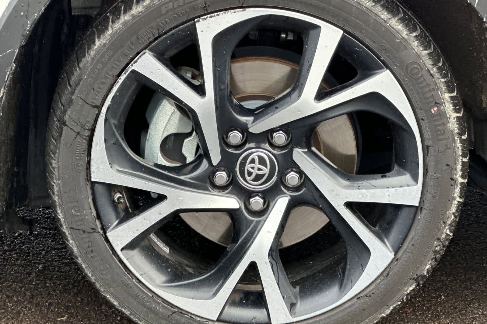 Used 2021 Toyota C-HR XLE FWD image 26