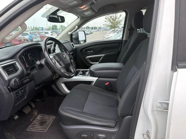 Used 2017 Nissan Titan XD AWD/4WD image 4