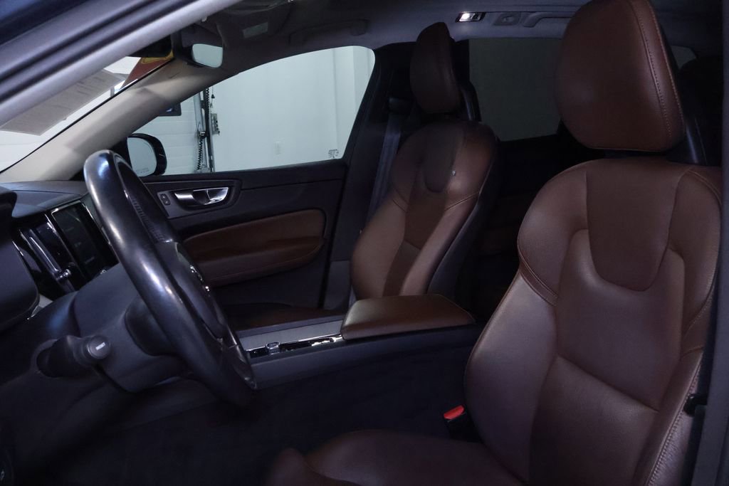 Used 2018 Volvo XC60 T6 Inscription w/ Convenience Package image 16