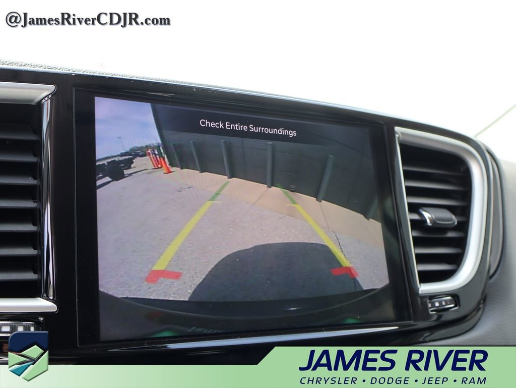 Used 2024 Chrysler Pacifica Touring-L image 33