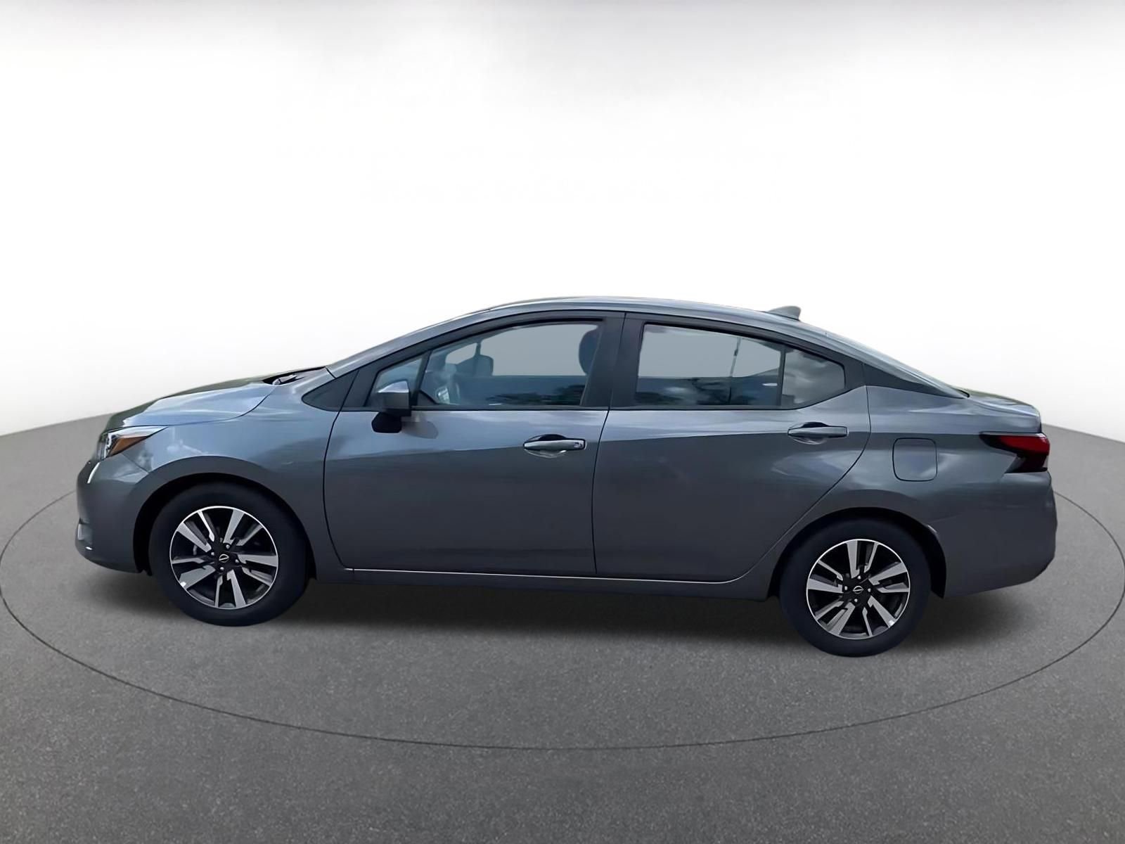 Used 2025 Nissan Versa SV image 9