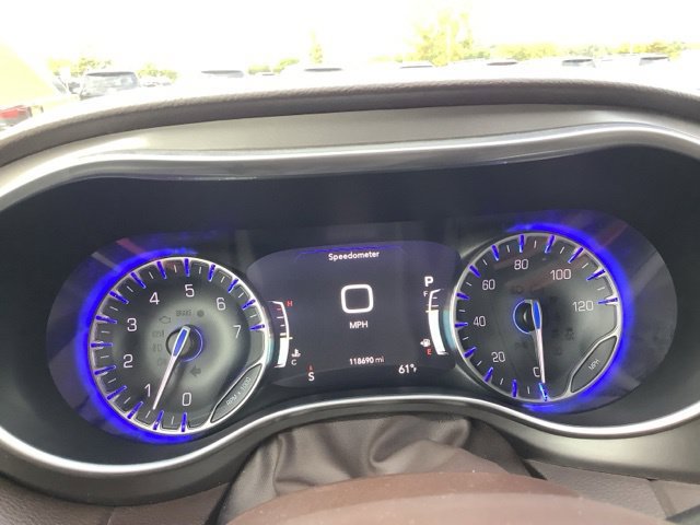 Used 2018 Chrysler Pacifica Touring-L Plus FWD image 32