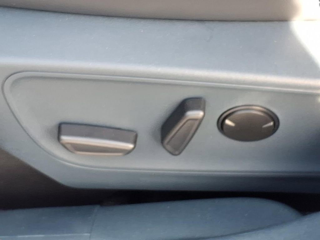 New 2026 Ford Maverick Lariat w/ Black Appearance Package image 18