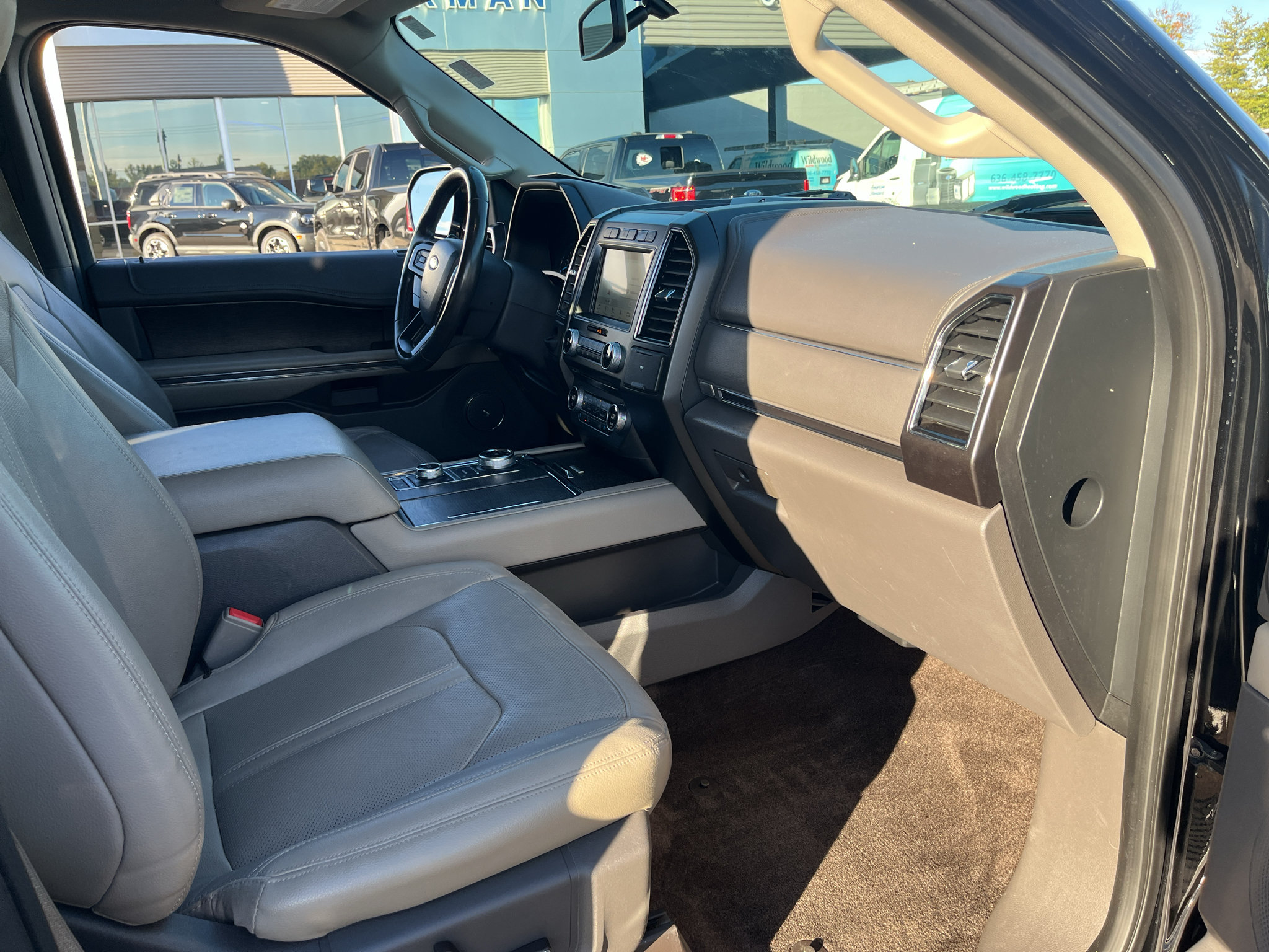 Used 2018 Ford Expedition Limited w/ Equipment Group 302A AWD/4WD image 32